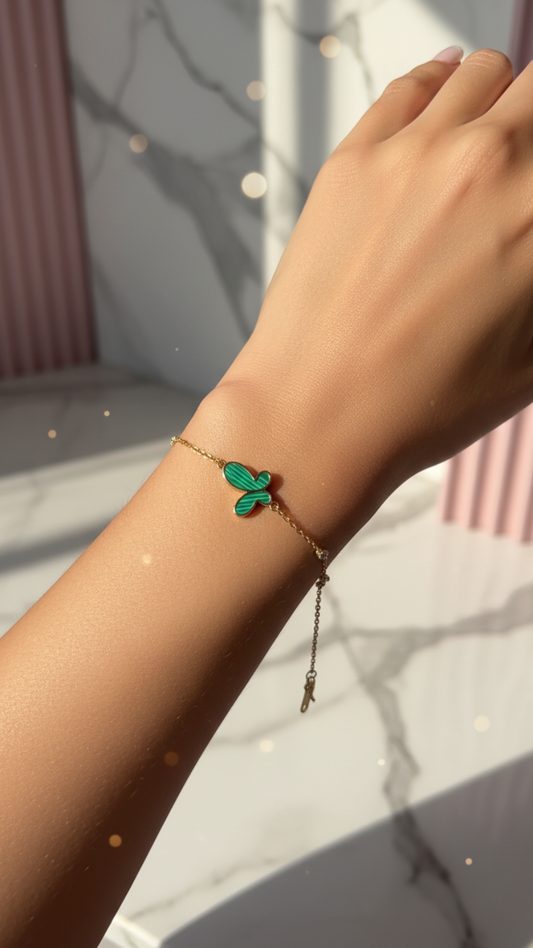 Emerald Green Clover Charm Bracelet - Gold Plated Anti-Tarnish